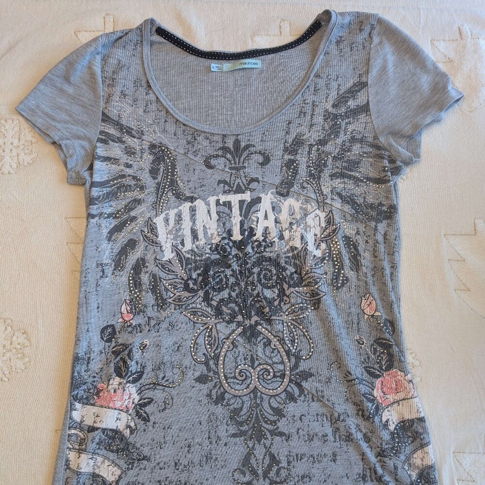 Maurices Gray Short Sleeve Graphic Tee with Rhinestone Embellishments Sz S Y2K